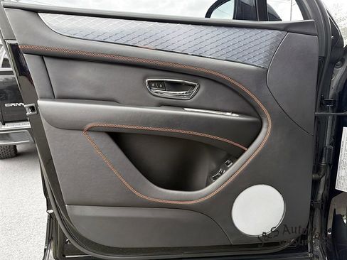 Used 2022 Bentley Bentayga AWD/4WD image 22