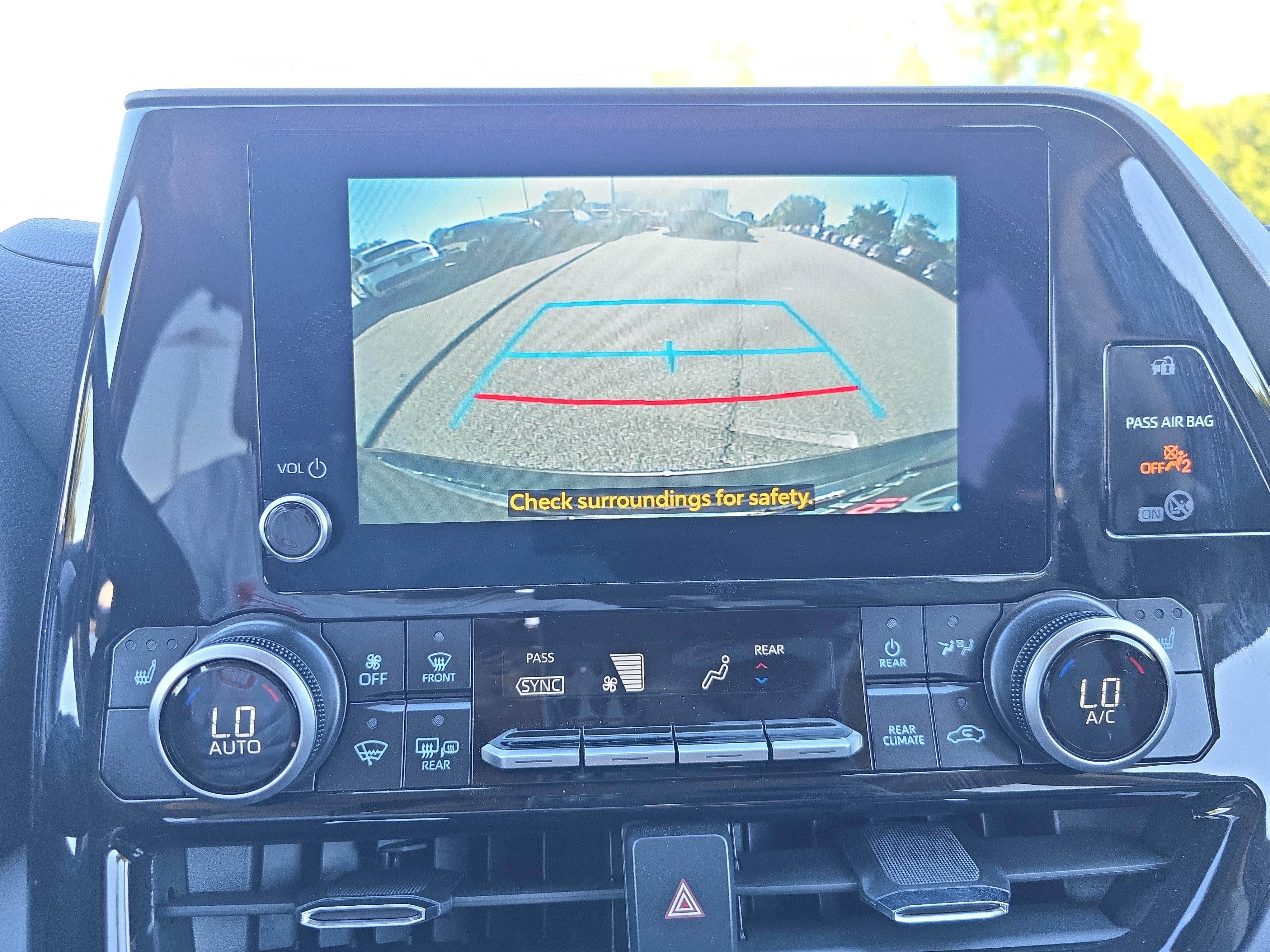 Used 2025 Toyota Highlander XLE AWD/4WD image 21
