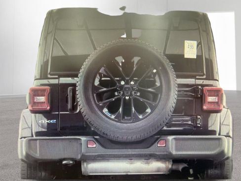 Used 2022 Jeep Wrangler Unlimited Sahara w/ Cold Weather Group AWD/4WD image 6