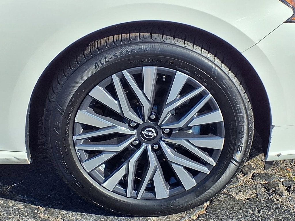 Used 2025 Nissan Altima 2.5 SV FWD image 31