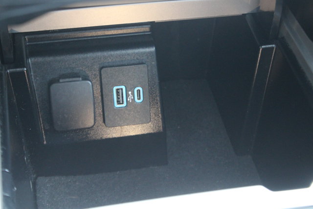 Used 2021 Ford Explorer XLT w/ Equipment Group 202A AWD/4WD image 10
