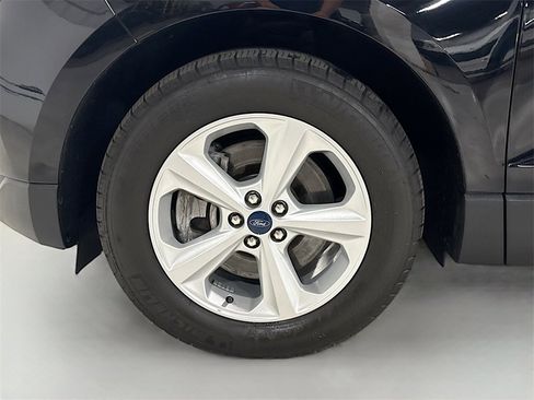 Used 2022 Ford Edge SE image 34