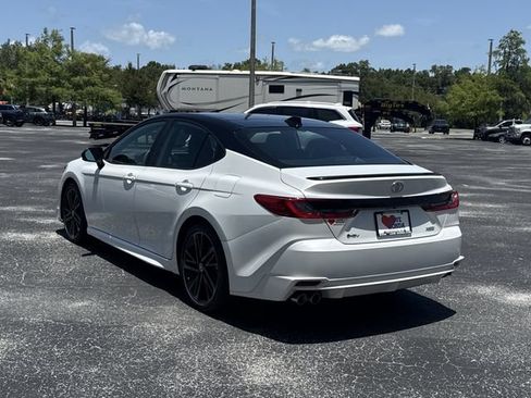 Used 2025 Toyota Camry XSE FWD image 9