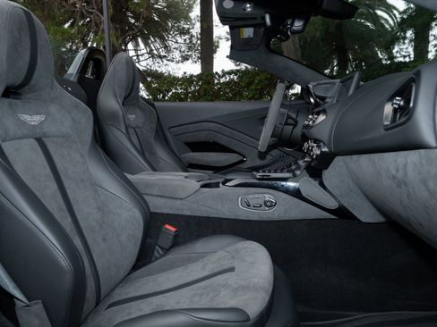 Used 2023 Aston Martin V8 Vantage Roadster image 23