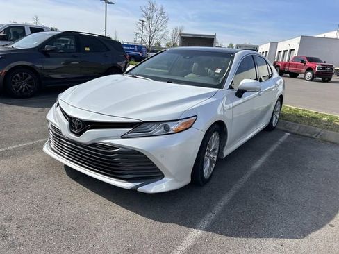 Used 2018 Toyota Camry XLE image 1