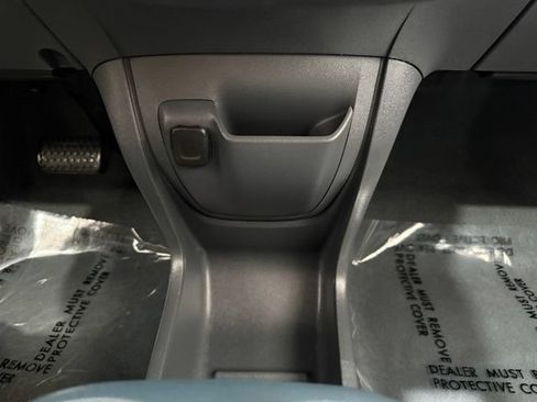 Used 2020 Chevrolet Bolt Premier w/ Infotainment Package FWD image 34