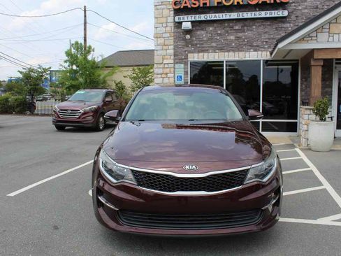Used 2017 Kia Optima LX w/ Convenience Package FWD image 2
