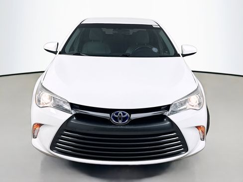 Used 2016 Toyota Camry LE image 2