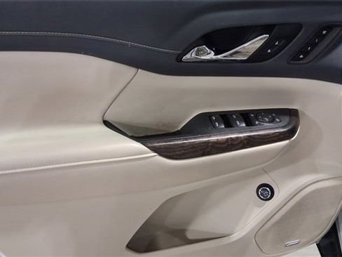 Used 2022 GMC Acadia Denali w/ Denali Technology Package image 27