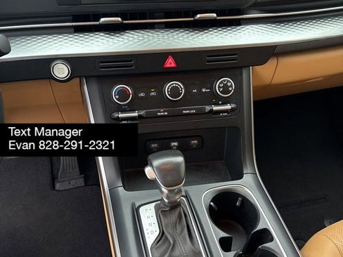 Used 2023 Kia Carnival LX image 27