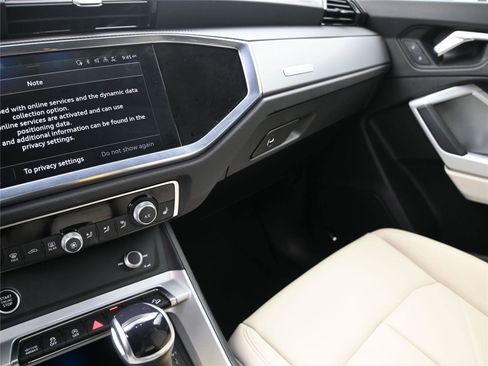 Used 2022 Audi Q3 2.0T Premium Plus w/ Premium Plus Package image 4