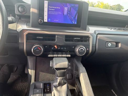 Used 2025 Toyota Tacoma SR5 AWD/4WD image 23