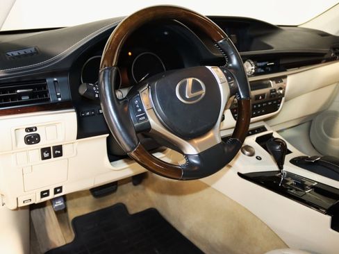 Used 2013 Lexus ES 350 image 30