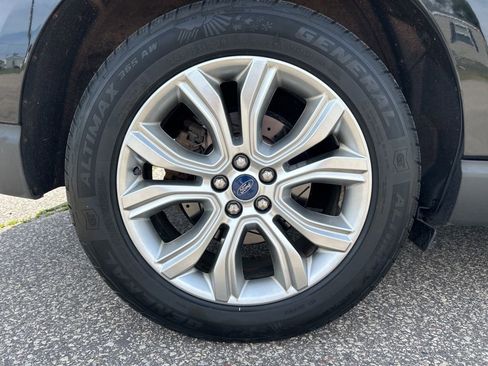 Used 2019 Ford Edge Titanium w/ Equipment Group 301A AWD/4WD image 29
