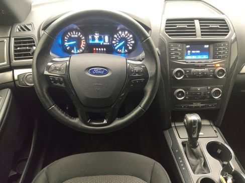 Used 2018 Ford Explorer XLT image 22