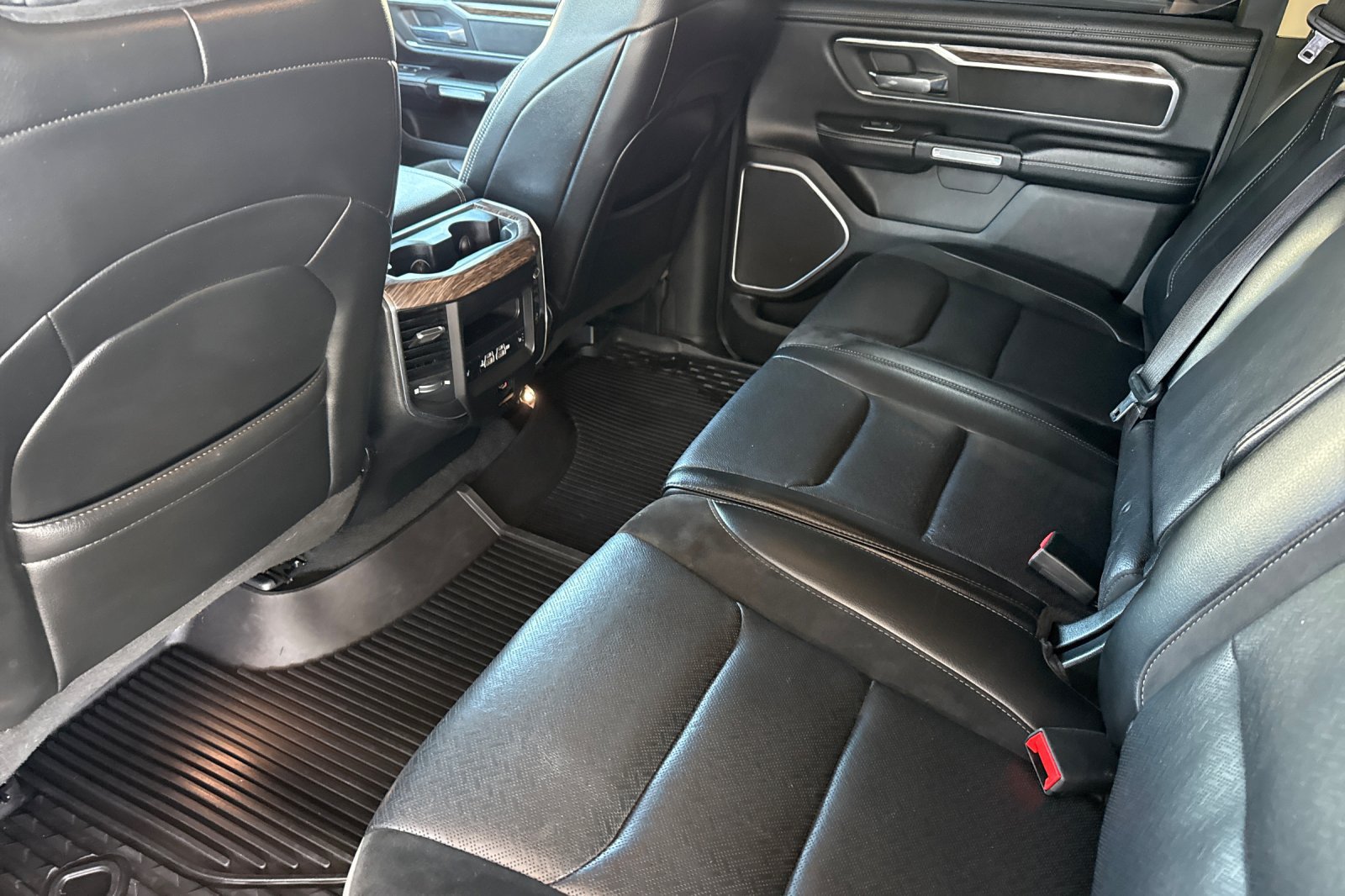 Used 2019 RAM 1500 Laramie RWD image 6