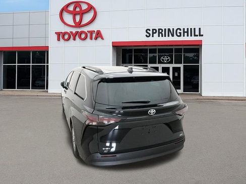 New 2026 Toyota Sienna XLE FWD image 6