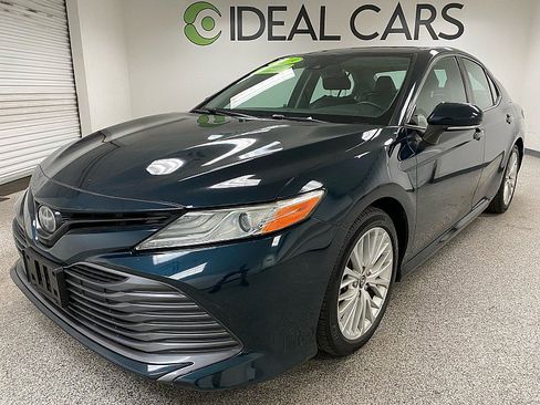 Used 2019 Toyota Camry XLE w/ Carpet Mat Package image 1