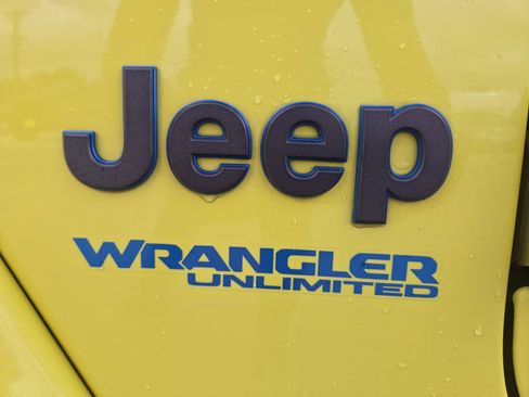 Used 2022 Jeep Wrangler Unlimited Rubicon 4xe w/ Cold Weather Group AWD/4WD image 11