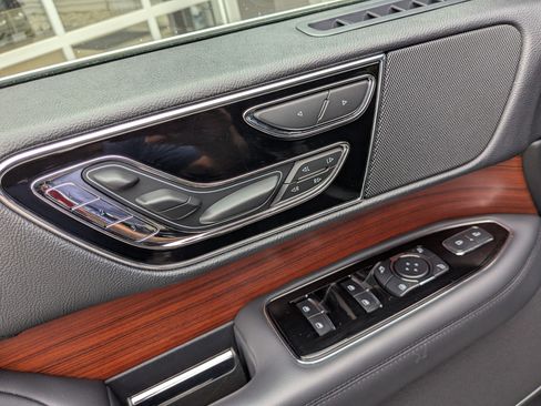 Used 2024 Lincoln Navigator Reserve AWD/4WD image 14