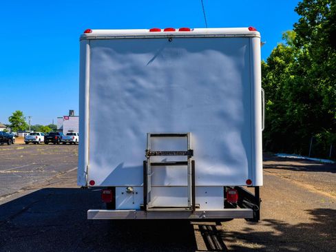 Used 2015 Ford F550 2WD Regular Cab Super Duty image 6