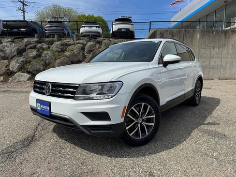 Used 2019 Volkswagen Tiguan SE w/ Panoramic Sunroof Package AWD/4WD image 2