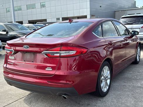 Used 2019 Ford Fusion SE image 3