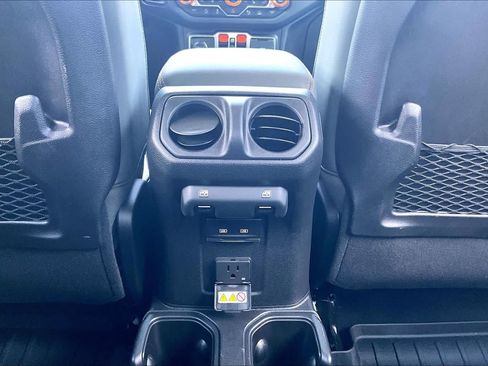 Used 2025 Jeep Gladiator Mojave AWD/4WD image 34