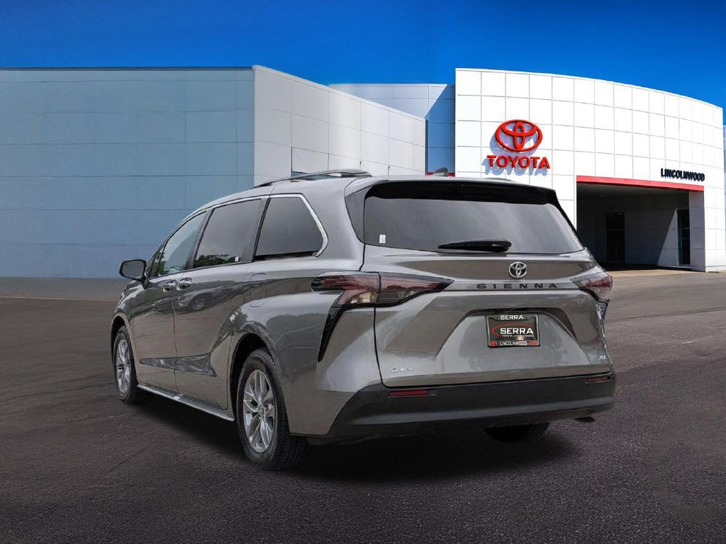 Used 2026 Toyota Sienna XLE FWD image 14
