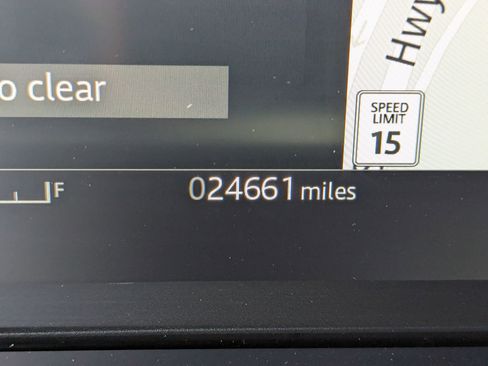 Used 2024 Land Rover Defender 130 X-Dynamic SE image 22