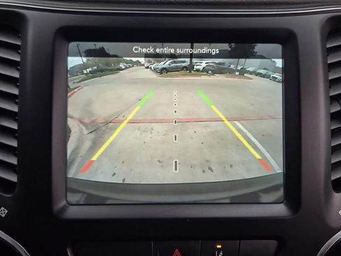 Used 2022 Jeep Cherokee Latitude Lux image 21