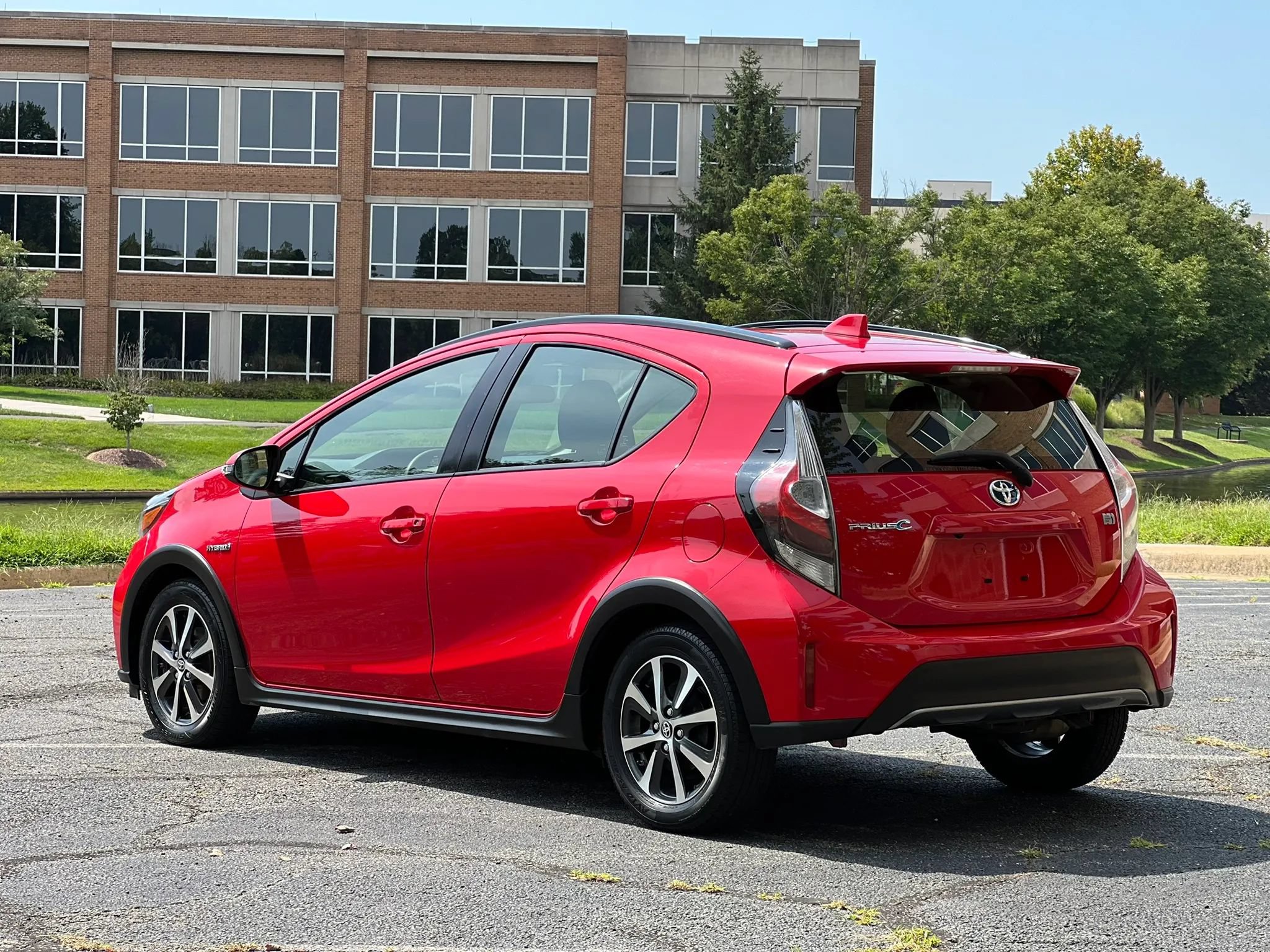 Used 2018 Toyota Prius C Two FWD image 3