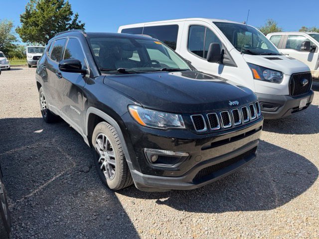 Used 2019 Jeep Compass Latitude FWD image 2