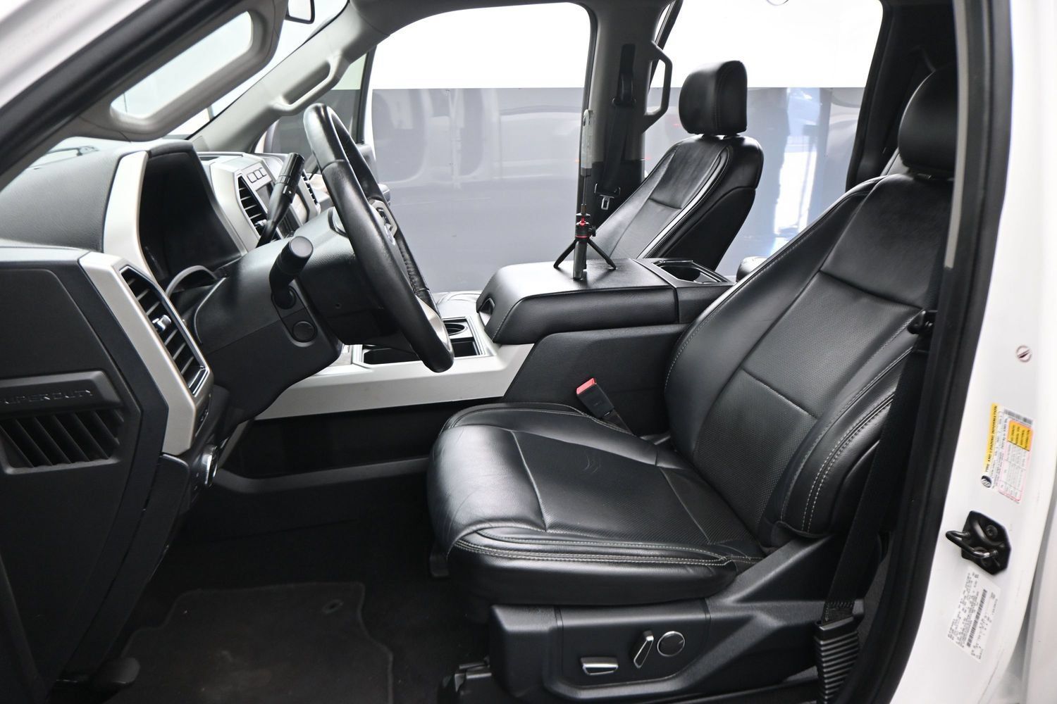 Used 2019 Ford F350 Lariat w/ Lariat Ultimate Package AWD/4WD image 2