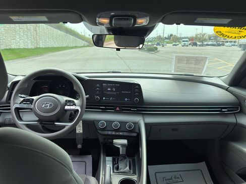 Used 2021 Hyundai Elantra SE image 18
