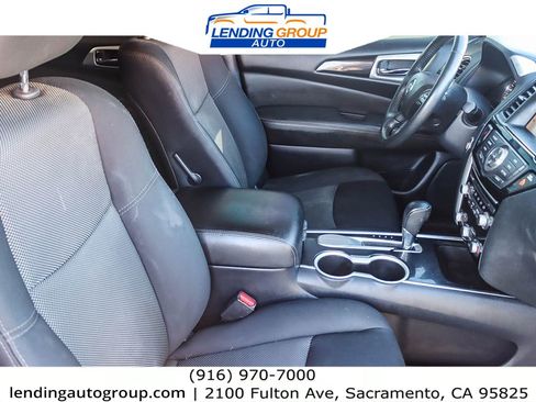 Used 2019 Nissan Pathfinder SV image 14