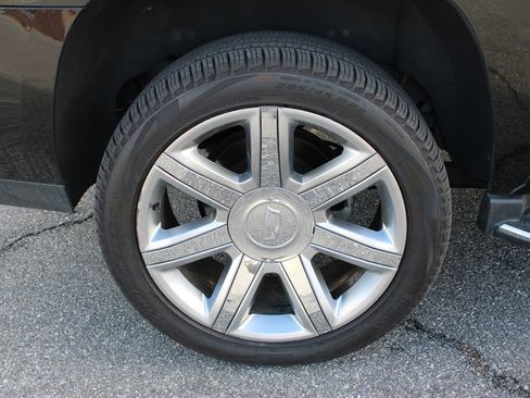 Used 2020 Cadillac Escalade Premium Luxury image 39