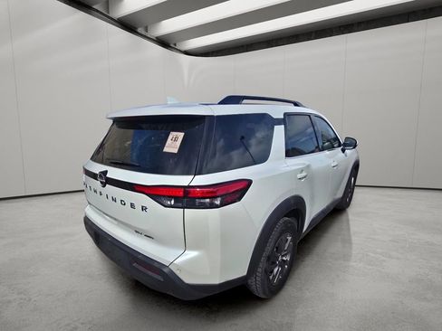 Used 2024 Nissan Pathfinder SV image 8