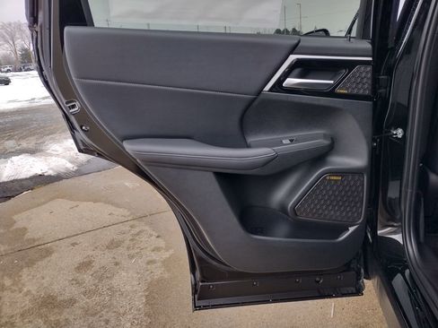 New 2026 Mitsubishi Outlander SE image 30