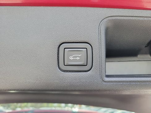 Used 2019 GMC Terrain SLE w/ Driver Convenience Package FWD image 8