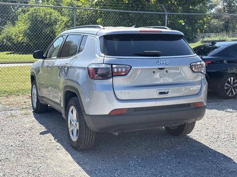 Used 2024 Jeep Compass Latitude AWD/4WD image 4