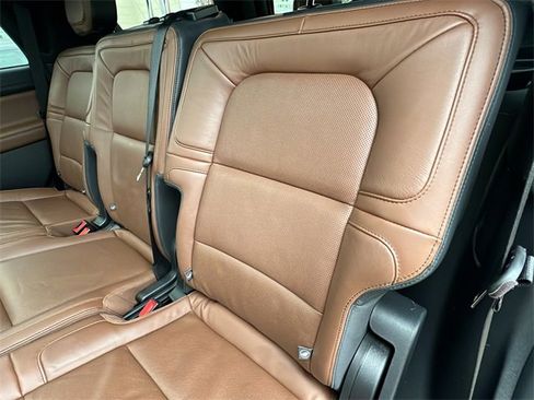 Used 2022 Lincoln Navigator Reserve image 16
