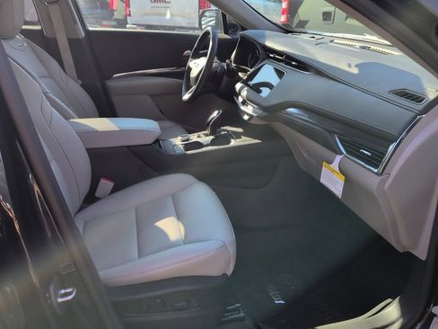 Used 2023 Cadillac XT4 Luxury w/ Cold Weather Package image 17