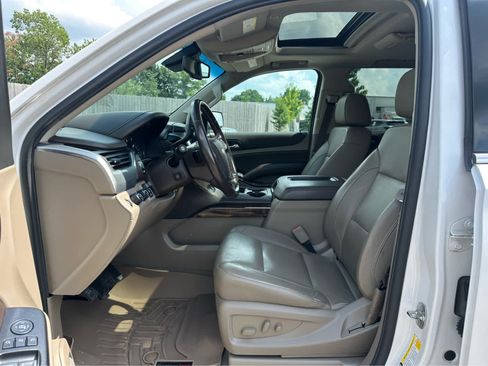 Used 2019 Chevrolet Tahoe LT w/ LT Signature Package AWD/4WD image 9
