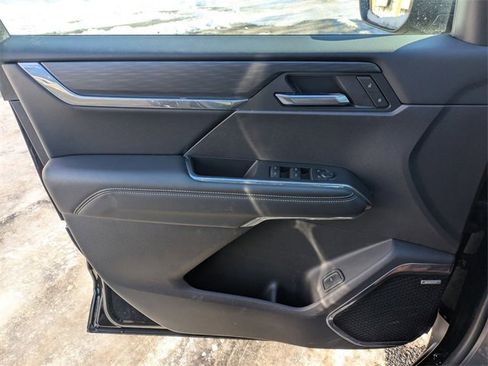 Used 2025 GMC Acadia Elevation image 11