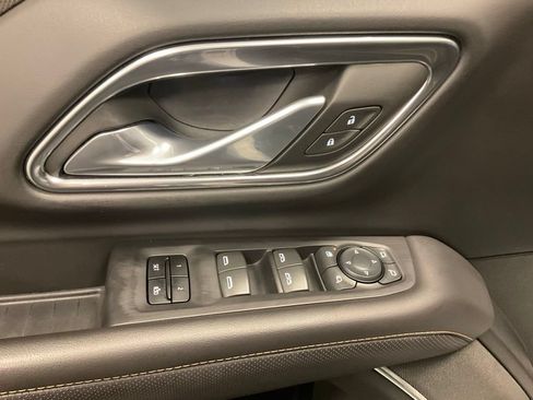 Used 2024 GMC Yukon XL AT4 w/ AT4 Premium Package AWD/4WD image 18
