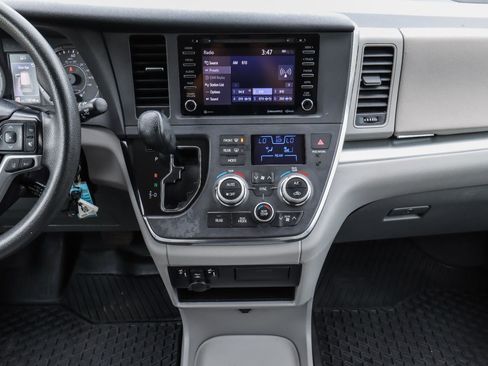 Used 2019 Toyota Sienna LE image 24