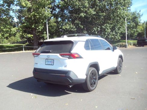Used 2020 Toyota RAV4 LE AWD/4WD image 5