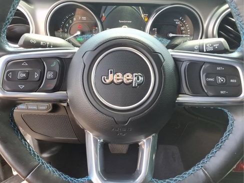 Used 2022 Jeep Wrangler Unlimited Rubicon 4xe w/ Cold Weather Group AWD/4WD image 12