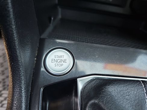 Used 2022 Volkswagen Tiguan SE FWD image 34
